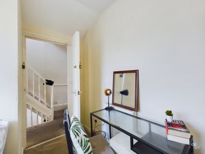 bed 2 desk area - click for photo gallery